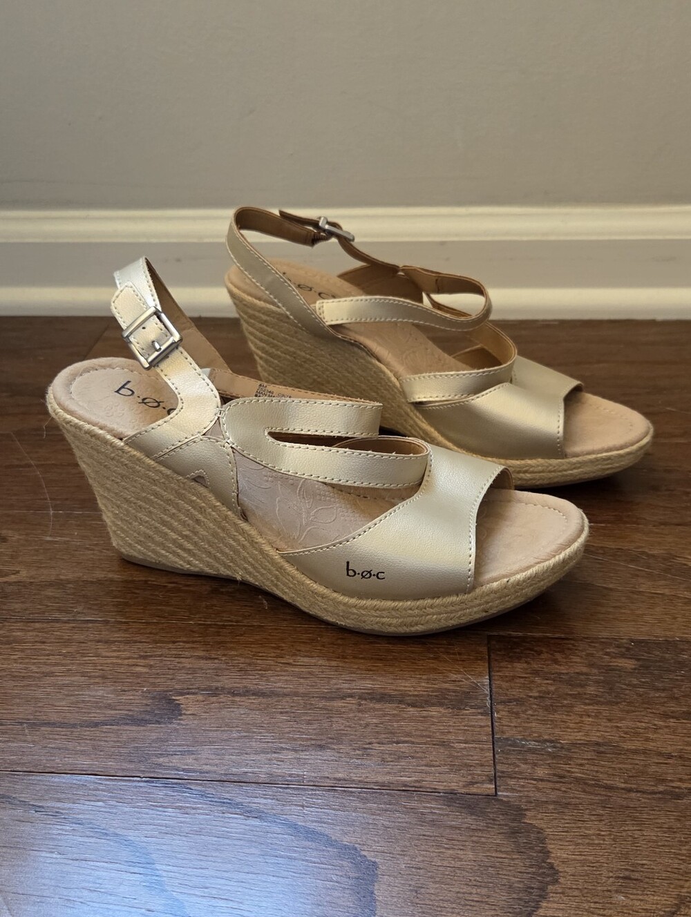 BOC Born Concept Gold Champagne Strappy Espadrille Wedge Sandal Size 8 - Picture 2 of 11